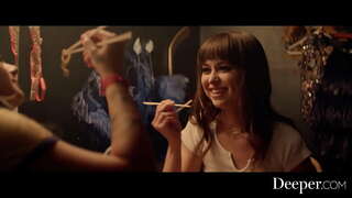 ���ຶ້. Sexy babes ຄວາມສຸກຍິງມັກເພດສໍາພັນ