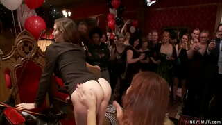 Ikki katta boobs milf qullar Simone sonay va Syren de mistress Princess Donna Dolore davlat Bday partiya da mer throats banged olish