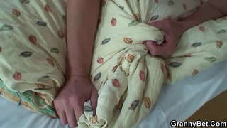 Tigulang nga babaye matintal batan-on nga guy