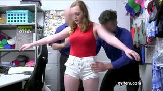 Busty teen gags gogorrean oilarrak bi guardia