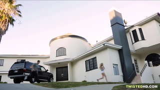 Kurva barátja, míg anya besétál? Szép!