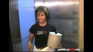 Вӱдыш поезд дене кудалына.