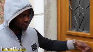 Kenza magasuyop gets giiyot pinaagi sa iyang ex