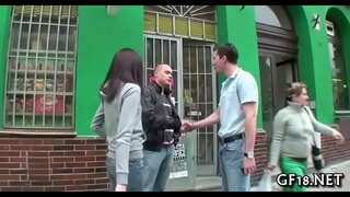 Neznanec poljubi polno magic