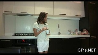 Dia bermain dengan besar dick bab