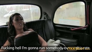 Be juggs Ava drilled ny mpamily teo amin&#039;ny lohalaharana ny taxi