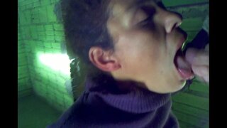 Ficken eng ganz nei, an de Reen, huelen eng Last vu Sperma an de Mond