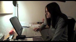 Che babe allarga le gambe spalancate