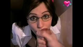 Slatko pilence naočale dobiva to dobro