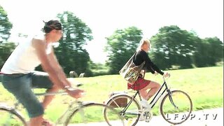 Гвардия жана симпатичная көп улуттуу менен чоң сиськами балдарга түрдө өзгөрүлгөн содомии жана ысык-көл кош киришин