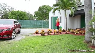 Baba ve küçük compeer&amp;#039;in kızları chum xxx Başka seçeneği yoktu