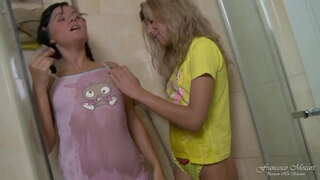 Dos lines dosente tin un órgano di rei ku restorá na den ducha