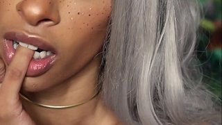 ȧ�质俏皮的森林中的精灵吹和游乐设施的鸡鸡! 第一饼