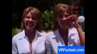 Milf Kembar Mendapat Hardcore Fucked dan Muka