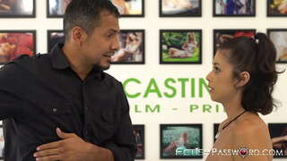 ���က်ကြွလှုပ်ရှားကြမ်းတမ်းသောလိင်နှင့်အတူတွယ်