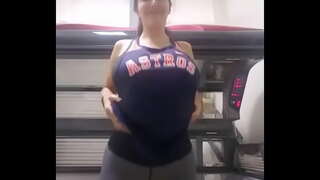 ���ებერი ძუკნა და ძუძუებიანი