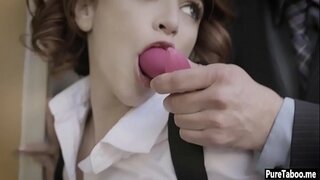 Haurangi taata whero makona i te petite kotiro