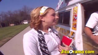 JizzOrama - Koken Fè Sèks Van Ak Yon Ti Kras Blond Vle Yon Bonbon
