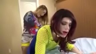 Reva strapon s prevladujočo žensko vrh