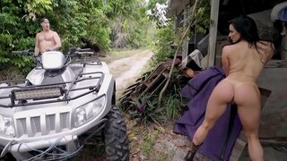 BANGBROS - Incrible Colección De Cougar Porno Protagonizada por Smokin&#039; Hot Babe Kendra Luxuria (1 de 3)