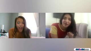 Coed gfs co-dhùnadh gu feum aca air an dachannan ann an videocall.An busty babe anal plugs i anal fhad &#039;s a small tits brunette a&#039; cur a h-anal air toy