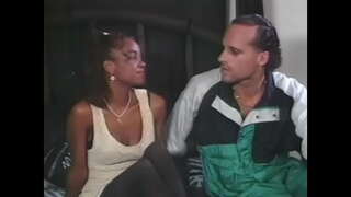 Егзотично проблема у црних чарапа добија чврста бела члан у положају пса