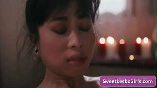 Ceas pieptoase asiatice lesbiene seduse de clientul ei după masaj senzual